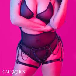 CALEXOTICS EUPHORIA ARNaS DE MUSLO CON CADENAS PREMIUM TALLA PLUS